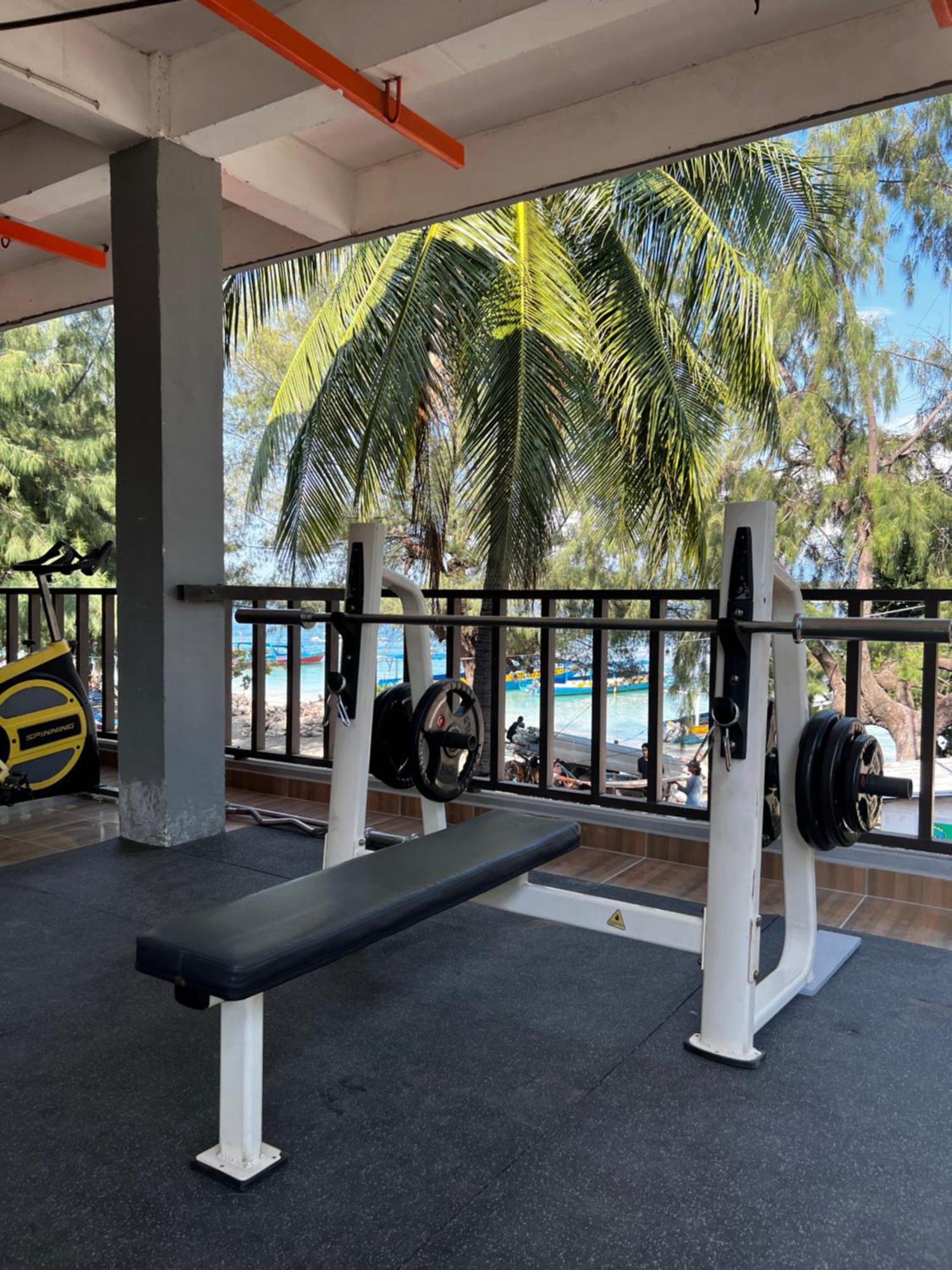 Tropica Gili Total Body Fit - Free Access Gym And Coworking Space Gili Trawangan Luaran gambar