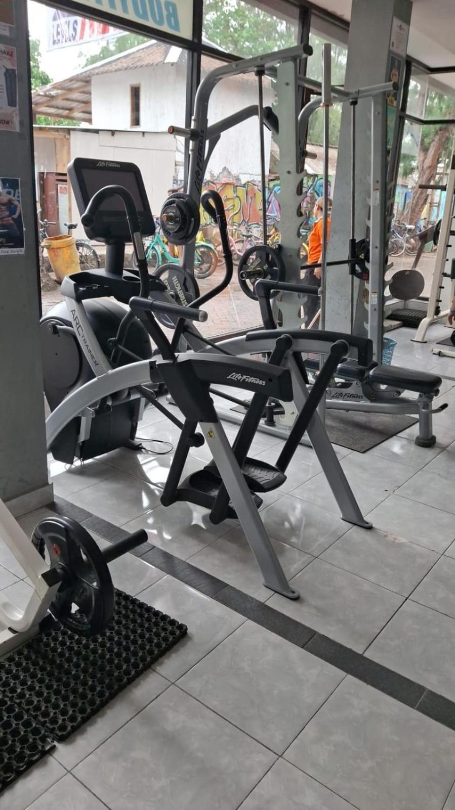 Tropica Gili Total Body Fit - Free Access Gym And Coworking Space Gili Trawangan Luaran gambar