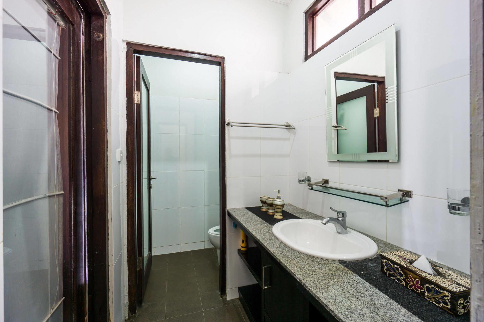 Tropica Gili Total Body Fit - Free Access Gym And Coworking Space Gili Trawangan Luaran gambar