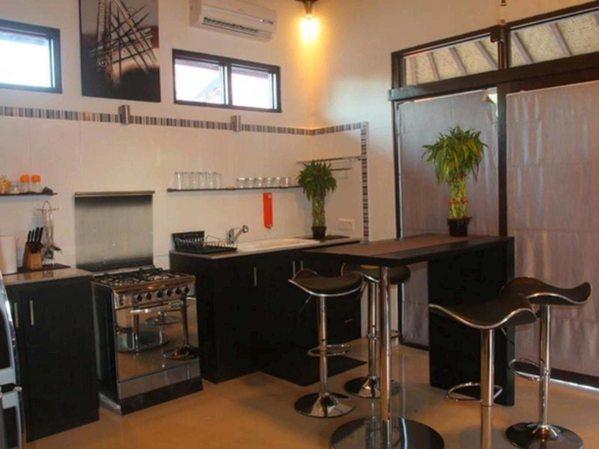 Tropica Gili Total Body Fit - Free Access Gym And Coworking Space Gili Trawangan Luaran gambar