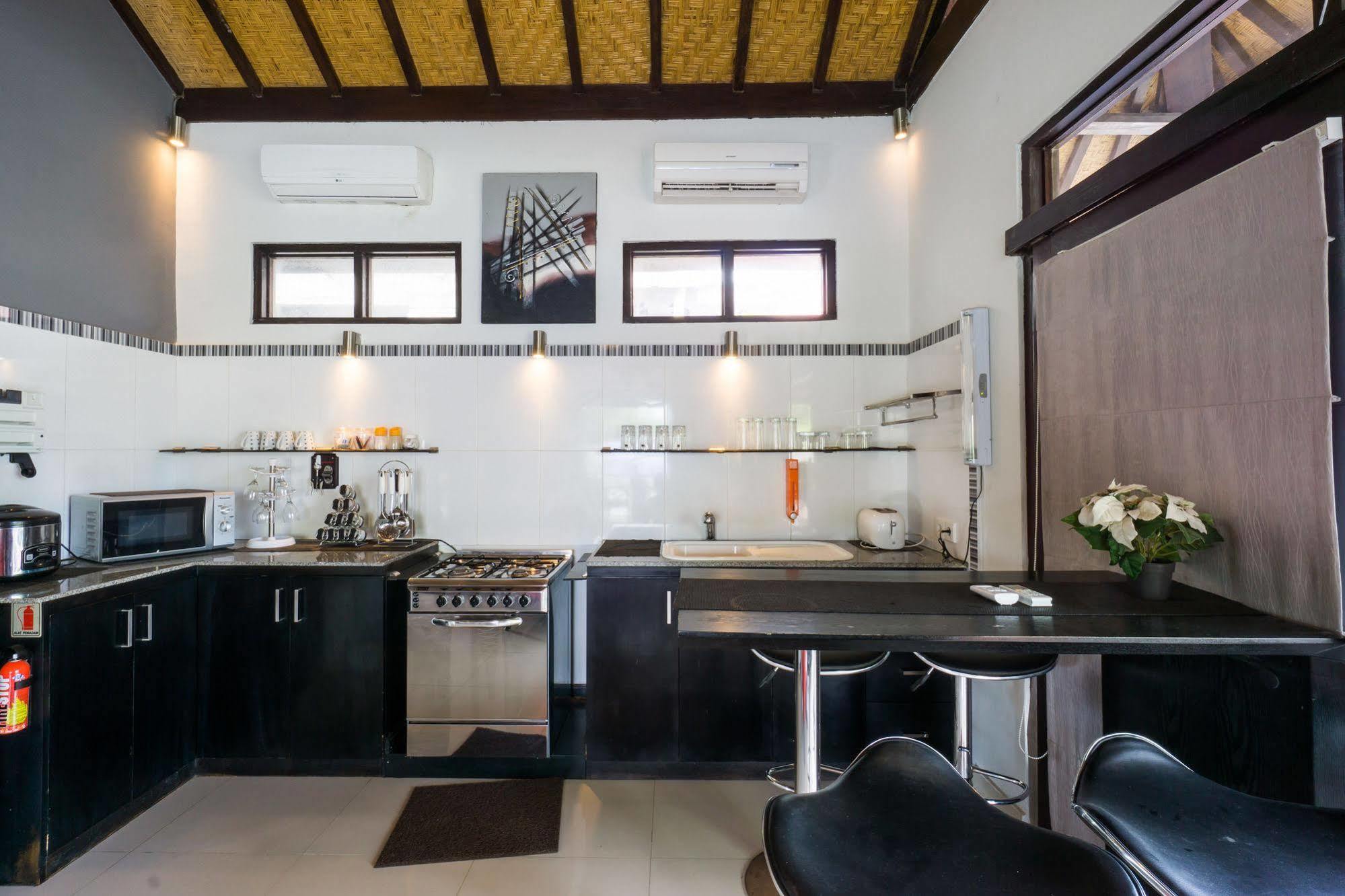 Tropica Gili Total Body Fit - Free Access Gym And Coworking Space Gili Trawangan Luaran gambar